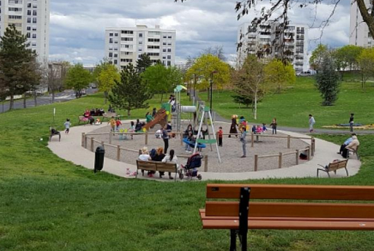Parc de la Fraternité : aire de jeux