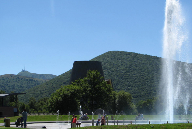 Geyser cone et public
