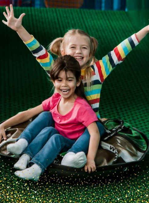 Gulli Parc : fillettes glissent