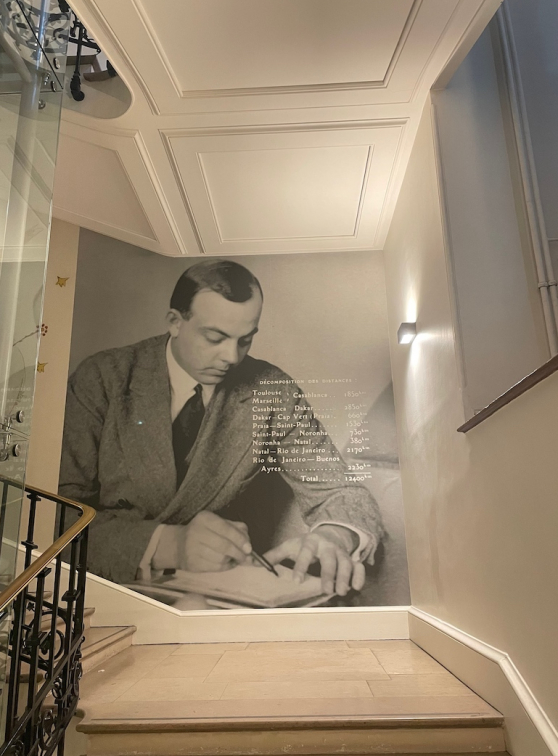 Expo À la rencontre du Petit Prince : photo Saint-Exupéry escalier Mad