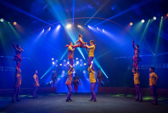 Excentrik : cordes à sauter la troupe Arlette Gruss