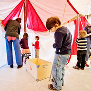 Oh, hisse ! Chapiteau ! Villette