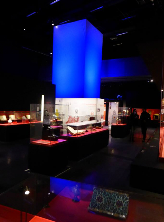 Colonne de lumière bleu outremer - Trésors de Guimet