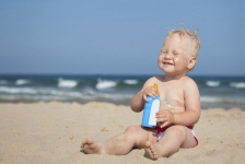 Crème solaire pour enfants : que choisir ?
