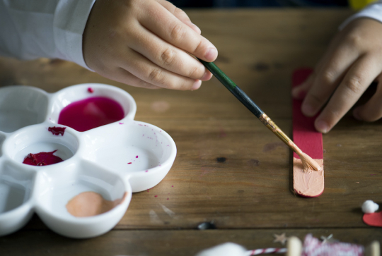 DIY : des bricolages de Noël tendance et récup' pour les enfants : bâtonnets