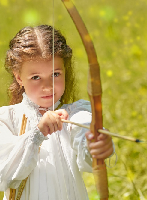 Fête du Terroir : Une petite fille tire à l'arc