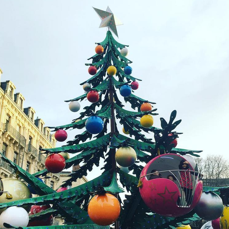 Le Sapin De Noel De Bordeaux Manege Pour Les Fetes En Famille Citizenkid
