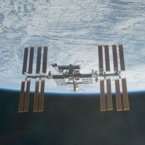 Lune et comètes, station spatiale