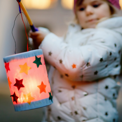Noël : fabriquer en famille ses propres lumignons pour décorer la maison pour les fêtes de fin d'année