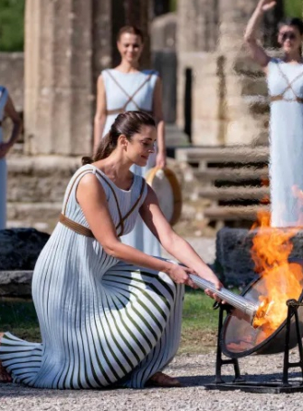 Jeux Olympiques Paris 2024 : où passe le relais de la flamme près de chez vous ?
