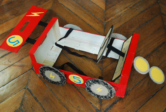 voiture en carton