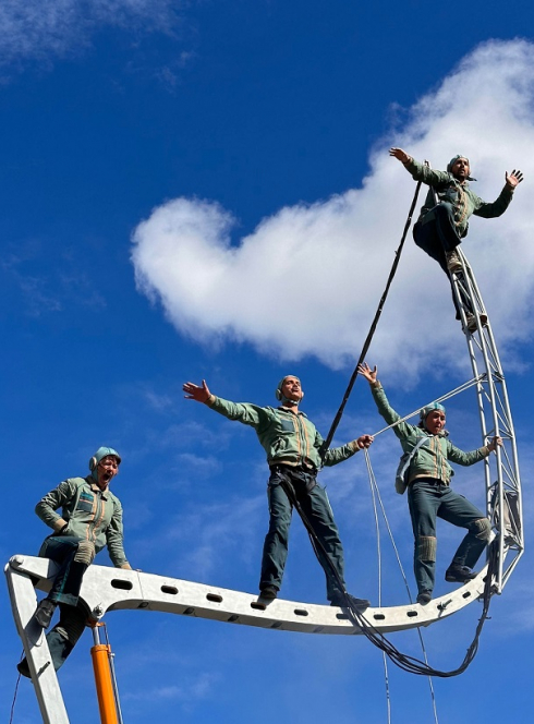 Gagarine is not dead - compagnies En corps En l'air et Les Sanglés