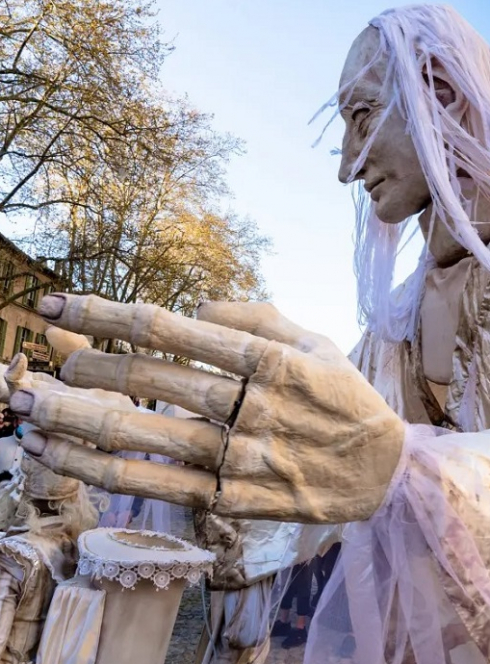 Le festival Scènes d'Automne à Nice : “La Dame Blanche” par la compagnie DERAIDENZ