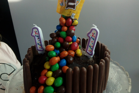 Gravity cake M&M's 11 ans