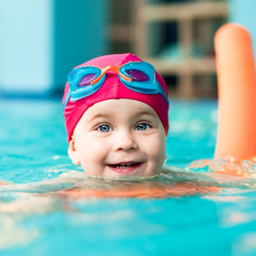 Enfant à la piscine