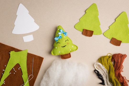 DIY : des bricolages de Noël tendance et récup' pour les enfants - Sapin en feutrine