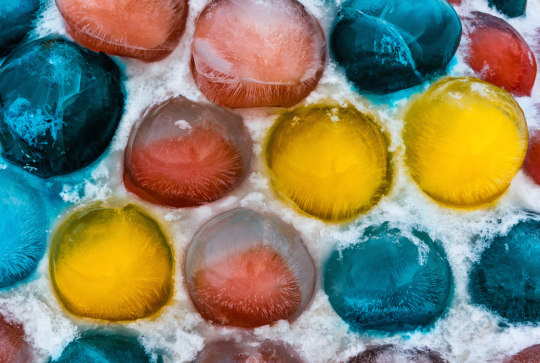 Expériences scientifiques ludiques à faire avec les enfants en cuisine : transformer les aliments en famille : glace