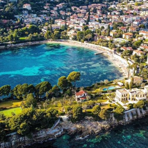 Plage des Fossettes : Plage au milieu des villas