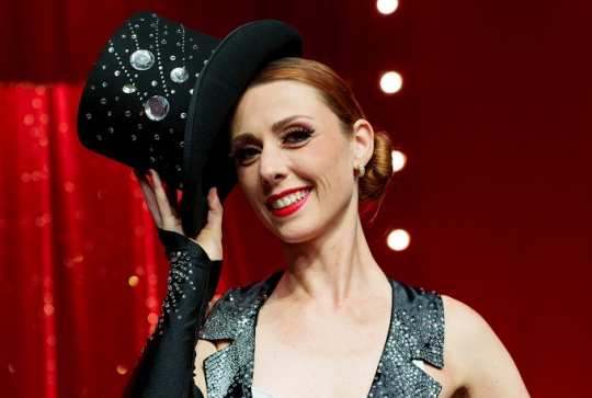 Noêl au Cirque Imagine : Une artiste en tenue de scène