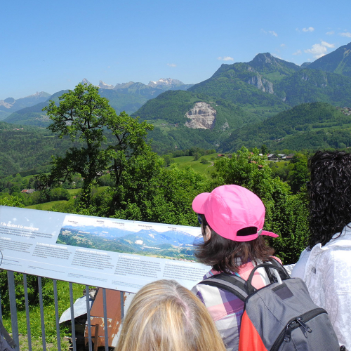 Vue sur les montagnes des Alpes du Léman