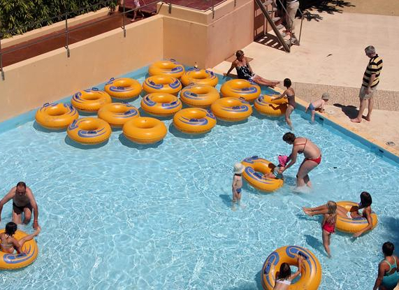 Les Cascades De Trevoux Piscine Et Parc Aquatique Pres De Lyon Citizenkid