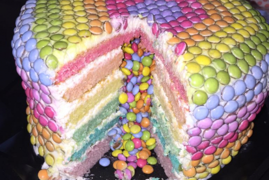 Gâteau arc-en-ciel aux Smarties