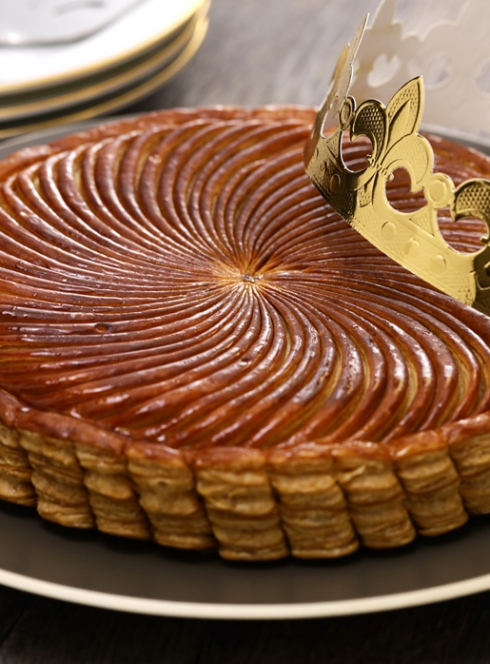 Atelier au Château de Crémat : Galette des rois avec une couronne
