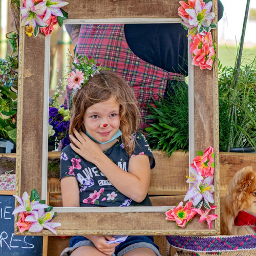 Petite fille à la Fête de la Morue