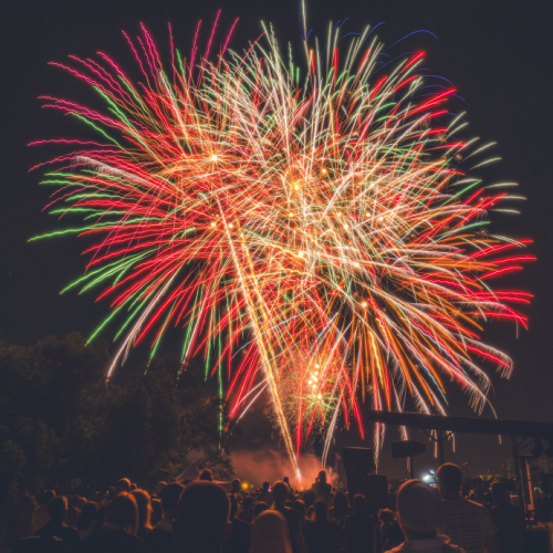 Fête nationale à Meyzieu : feu d'artifice au dessus de l'eau