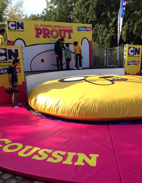 Plus gros coussin péteur au monde 2014