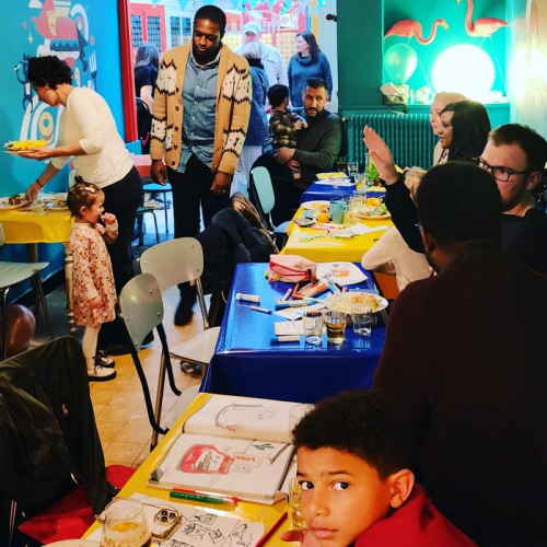 La Dinette : Un restaurant aux couleurs chaleureuse rempli de toutes les générations