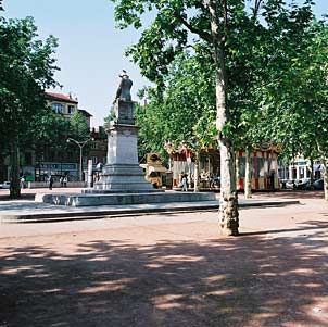 Place de la Croix-Rousse
