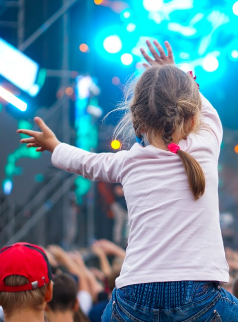 Enfant à un concert