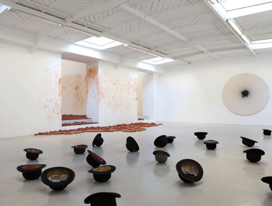 Latifa Echakhch - Vue de l'exposition Kamel Mennour