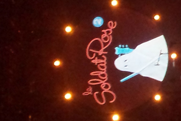 soldat rose au zenith  de paris