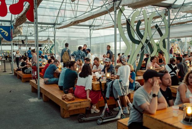 Cantine du Voyage : déjeuner en famille