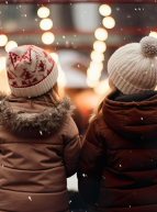 Noël à Nice et sur la Côte d'Azur 2023 : marchés de Noël et animations en famille, fillettes avec bonnet