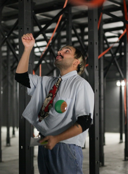 Jeu de piste à La Comédie : Un homme sous le plateau du théâtre