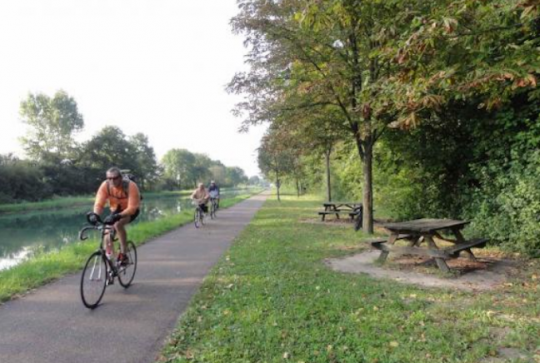 Voie verte du canal du Rhône au Rhin : aire d'arrêt Marc Linsing
