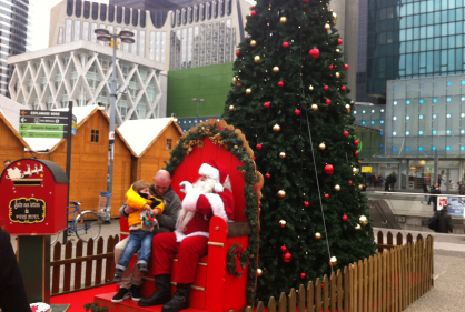 Marché de Noël de la Défense 2022 à Paris sur l'esplanade de l'Arche