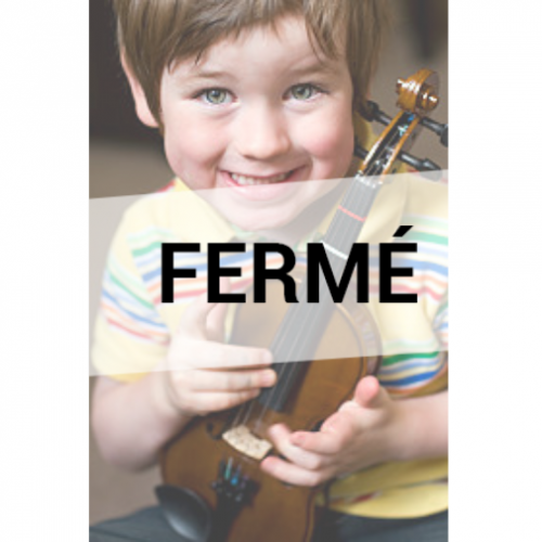 Cours de violon Amadeus : Petit garçon avec un violon