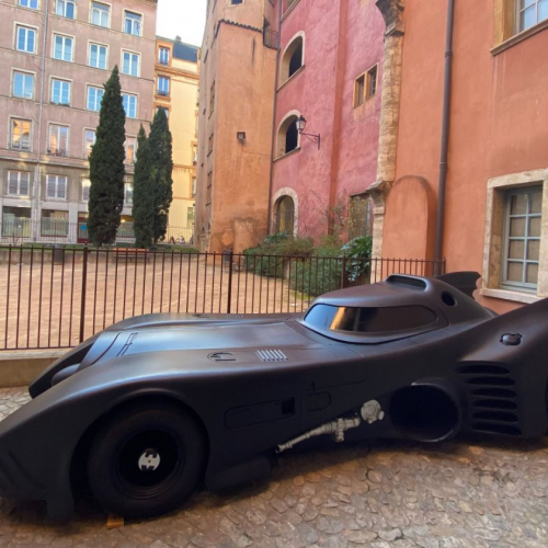 La Batmobile, exposition l'Art de Batman  au musé cinéma et miniature