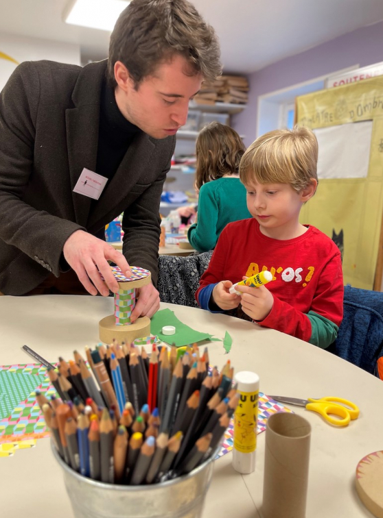Atelier enfant au Musée de Montmartre avec un médiateur
