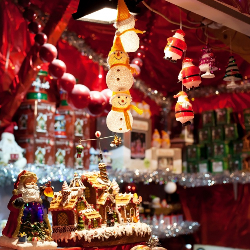 Wattignies célèbre Noël : Stand de Noël avec de la décoration