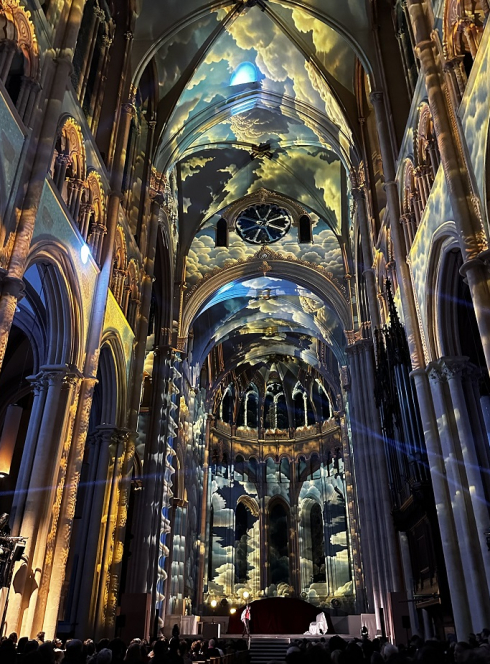 Lyon née de la lumière - Le médaillon de Saint-Jean : Spectacle sons et lumières dans la cathédrale
