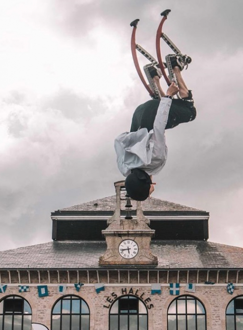 Dimanche des Prés sportif : Artistes échassiers
