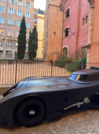 La Batmobile, exposition l'Art de Batman  au musé cinéma et miniature