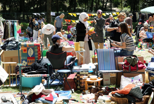 Organiser Un Vide Grenier Avec Les Enfants Preparer Son Stand Pour Une Journee Agreable En Famille Citizenkid