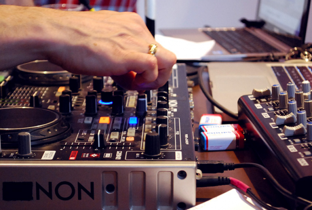 Mini Weather : Quelques petites pauses sonores entre 2 interviews par Radio Marais.