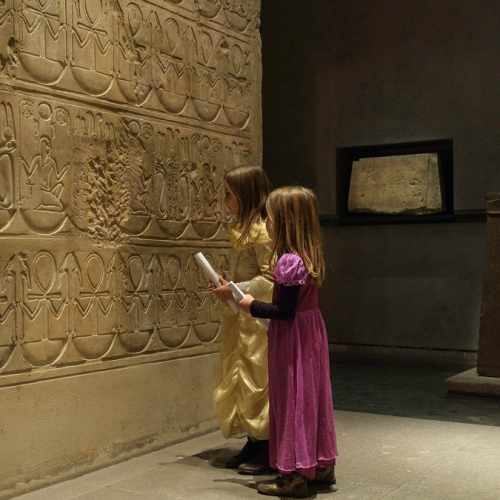 Musée des Beaux-Arts de Lyon : Deux petites filles découvrent le musée